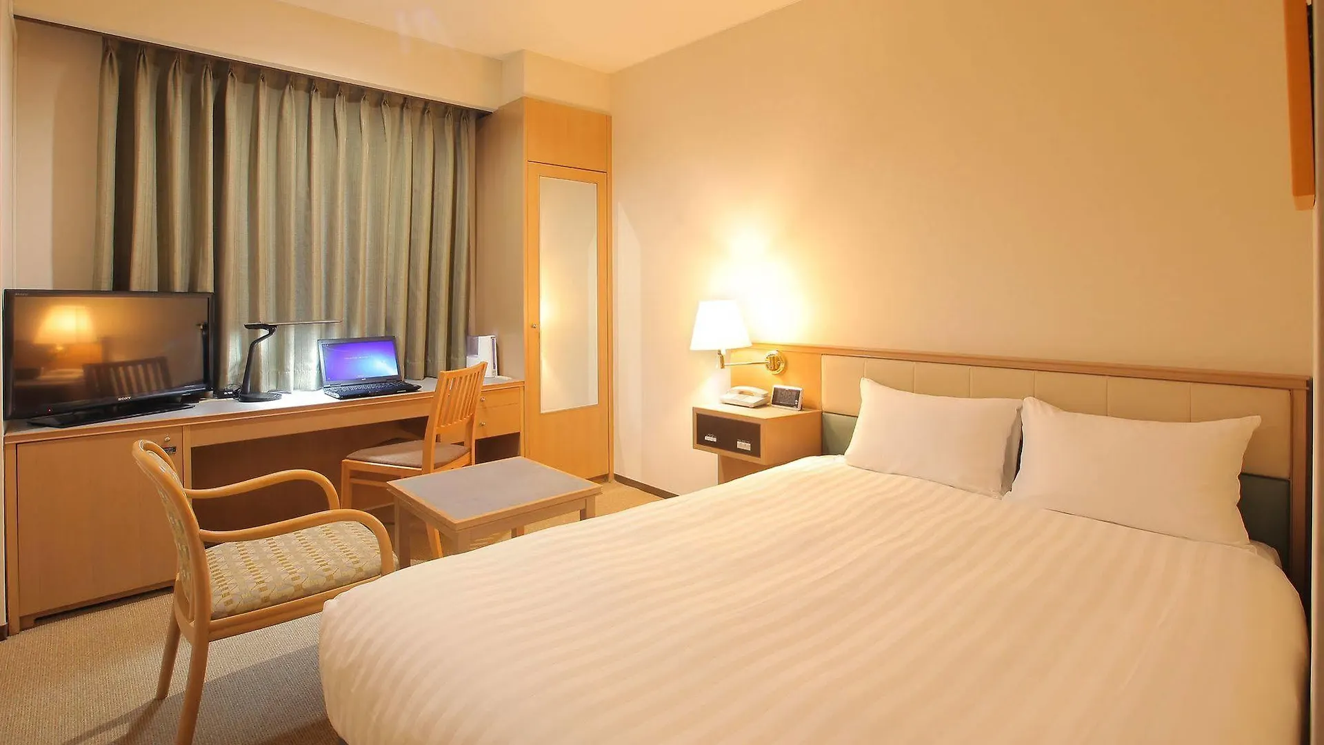 Odakyu Station Hotel Hon-Atsugi Japan